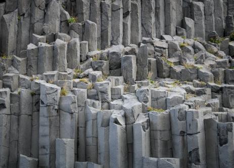 Colunas de Basalto na Islândia (crédito: Jonathan Larson/unsplash)