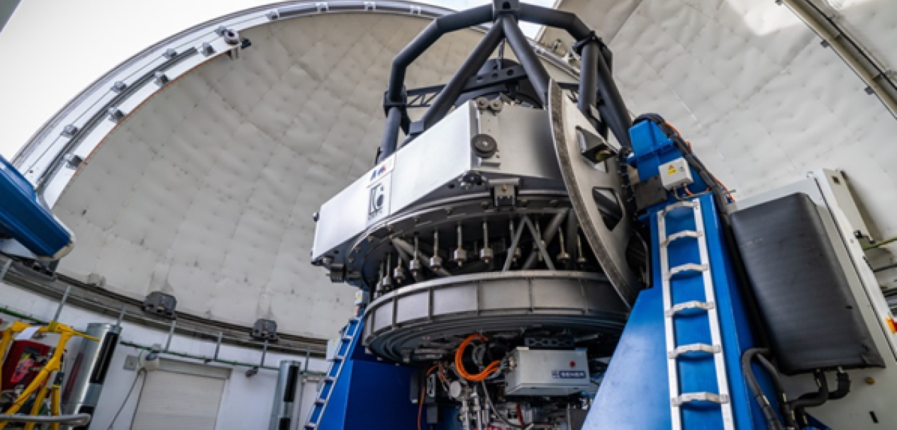Javalambre Survey Telescope (JST250) do Observatório Astrofísico Javalambre e seu instrumento científico JPCam. Imagem: CEFCA.